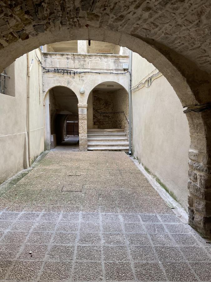 ニームPlace Aux Herbesアパートメント エクステリア 写真